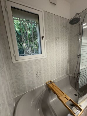 Shower, hair dryer, towels, soap