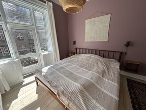 2 bedrooms, iron/ironing board, travel cot, free WiFi - City Apartment in Copenhagen with 2 bedrooms sleeps 4 (Copenhagen)