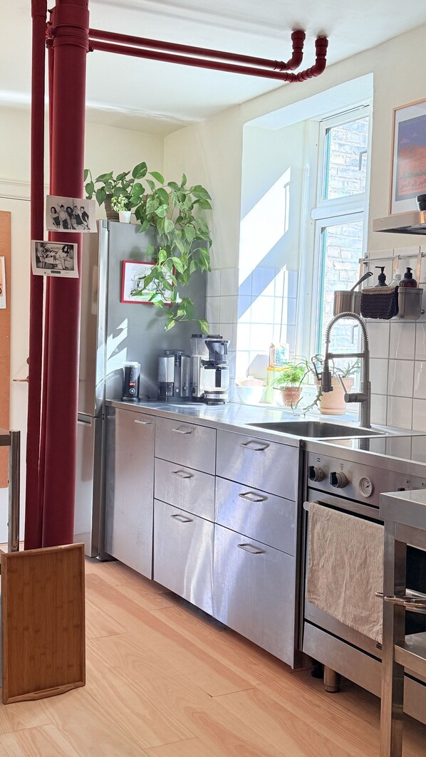 Køleskab, ovn, kogeplade, opvaskemaskine