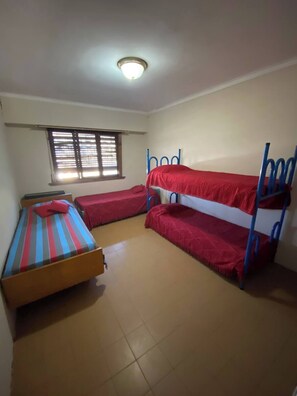 5 bedrooms, WiFi, bed sheets