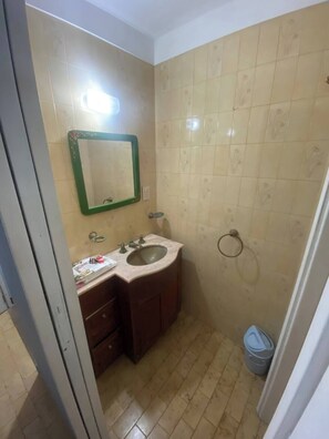 Ducha, bidé, toallas y jabón