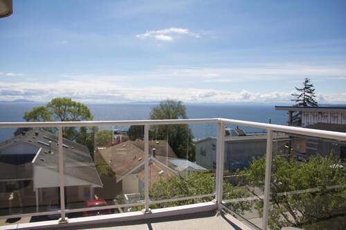 Star of the Sea guest house, Queen size suites with Ocean view balcony