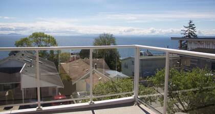 Star of the Sea guest house, Queen size suites with Ocean view balcony