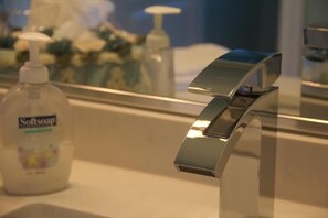 Miscellaneous - Star of the Sea guest house, Queen size suites with Ocean view balcony (White Rock)