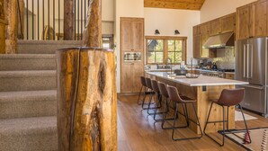 Coffee/tea maker, fridge, microwave, oven - Vast Ski In/Ski Out Big Sky Chalet (Big Sky)