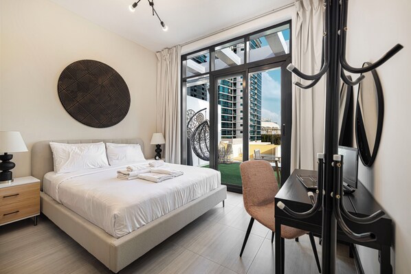 Appartement supérieur, vue sur la ville | Coffre-fort, fer et planche à repasser, accès au Wi-Fi (inclus)