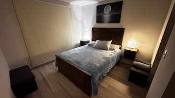 3 habitaciones, tabla de planchar con plancha, wifi y ropa de cama
