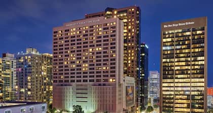 Marriott, City View, 1 BR SUITE, Kitchenette, Sleeps 4, 25min walk Conv. Ctr.