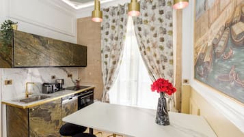 Apartment, City View | Private kitchen | Fridge, microwave, oven, stovetop