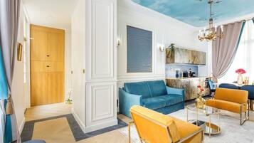 Apartment, Stadtblick | Wohnbereich