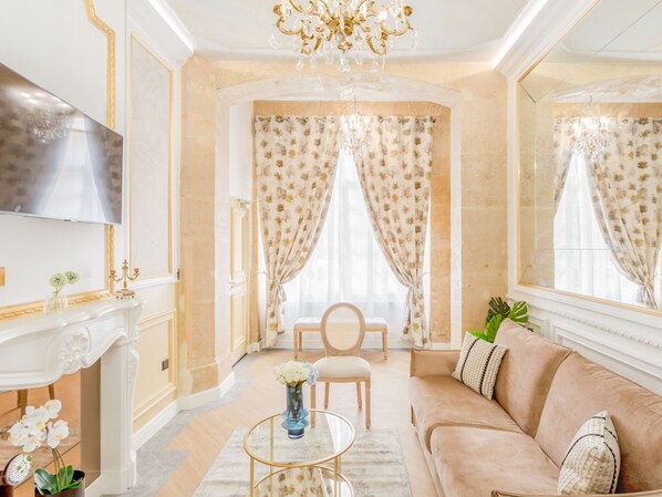 Apartment, City View | Living area