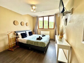 9 bedrooms, internet