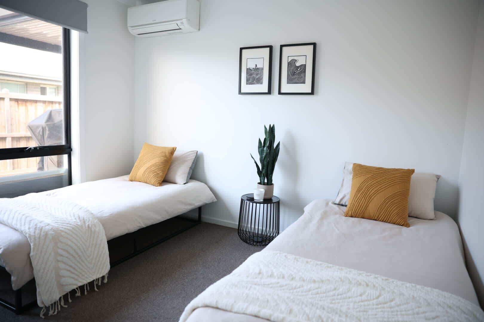 4 slaapkamers, een bureau, een strijkplank/strijkijzer, wifi