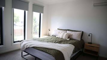 4 bedrooms, desk, iron/ironing board, WiFi
