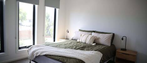 4 bedrooms, desk, iron/ironing board, WiFi