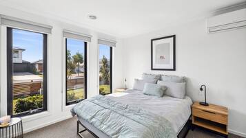4 bedrooms, desk, iron/ironing board, WiFi