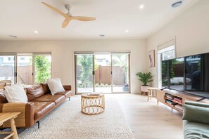 Télévision, espaces bureaux