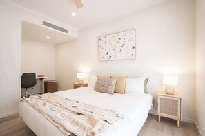 3 bedrooms, desk, iron/ironing board, WiFi