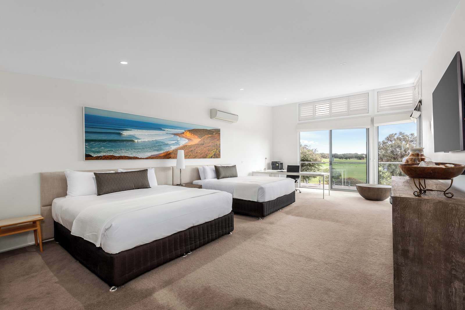 4 bedrooms, desk, iron/ironing board, WiFi