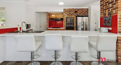 MetaWise Cozy Family Room2 in Shared Home Free Parking