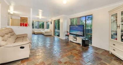 MetaWise Cozy Family Room2 in Shared Home Free Parking