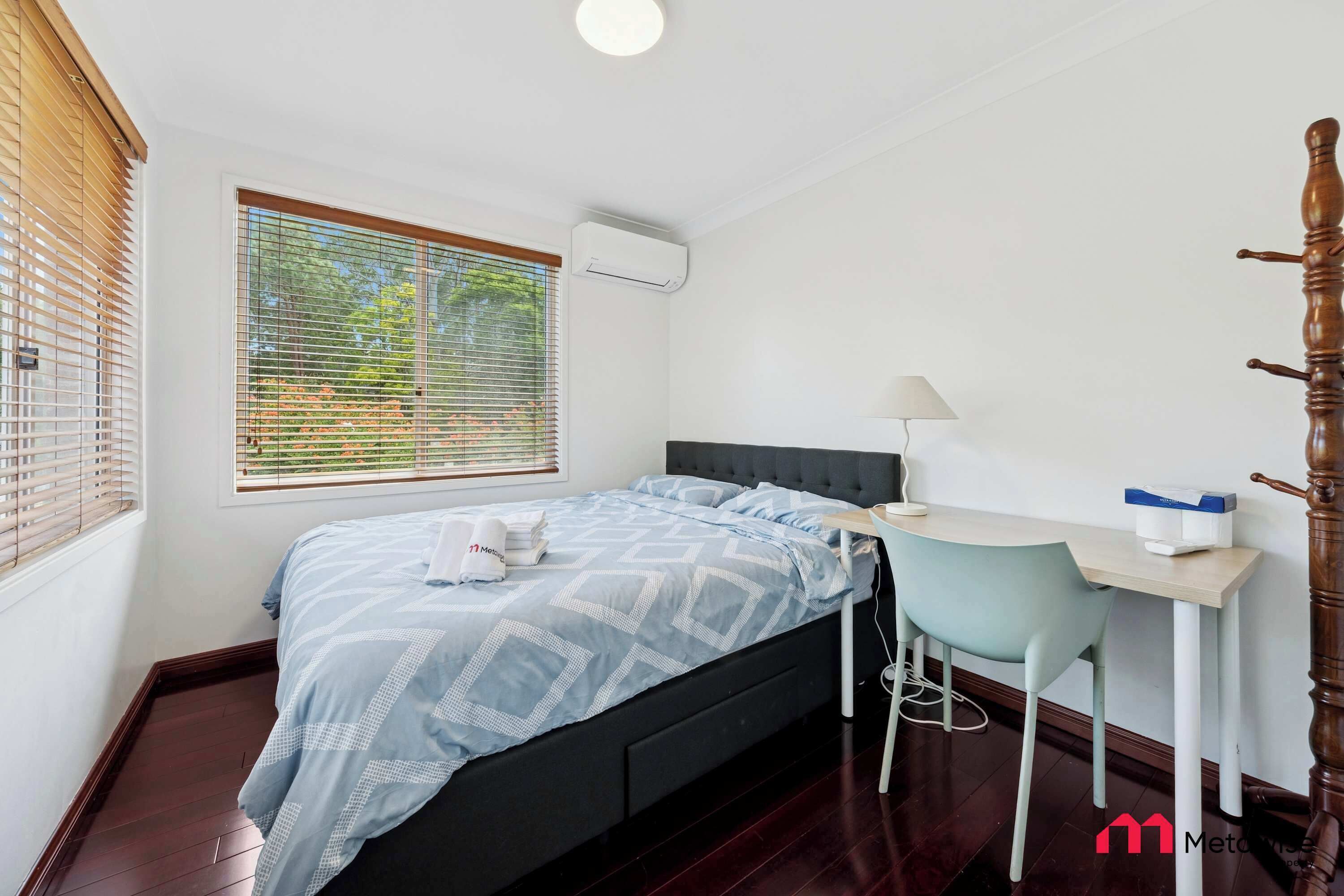 1 chambre, bureau, fer et planche à repasser, Wi-Fi