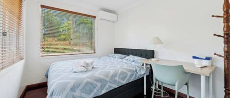 1 chambre, bureau, fer et planche à repasser, Wi-Fi