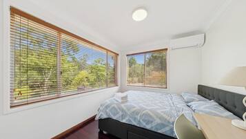 1 makuuhuone, työpöytä, silitysrauta/-lauta, Wi-Fi