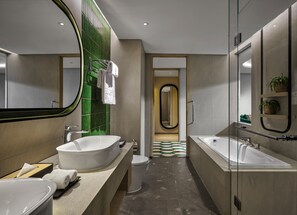 Suite King | Bathroom - ARTOTEL Living World Kota Wisata (Gunung Putri)