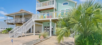 Boater's Paradise! Galveston Bay Retreat w/ Slip