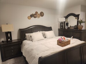 3 bedrooms, iron/ironing board, WiFi, bed sheets - Brand New Beautiful Home with Electric Fireplace & Barbecue (Calgary)