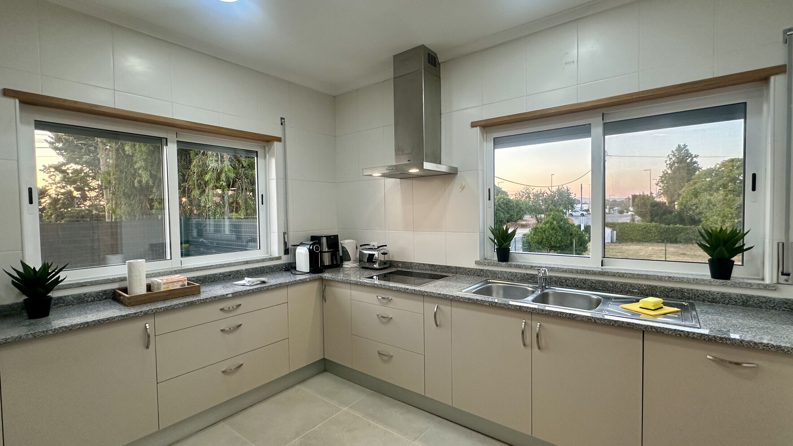 Refrigerador, microondas, horno y lavavajillas 