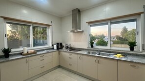 Réfrigérateur, micro-ondes, four, lave-vaisselle