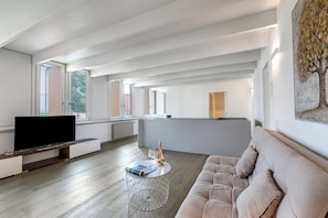 Standard Διαμέρισμα, 3 Υπνοδωμάτια, 2 Μπάνια (Deluxe Duplex Lugano) | Περιοχή καθιστικού