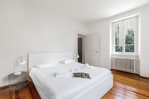 3 habitaciones y espacio para trabajar con laptop