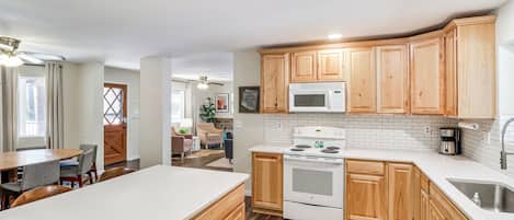 Fridge, microwave, stovetop, dishwasher