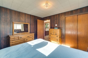 3 bedrooms, internet, bed sheets