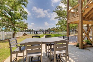 Outdoor dining - Bayfront Gem Near Fishing in Dauphin Island (Dauphin Island)