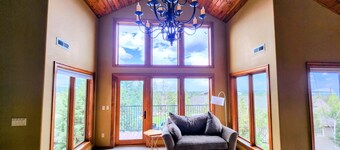 New 6 Bedroom Listing! Family fun in Eagle Crest. Hot tub, views, privacy