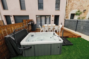 屋外ダイニングエリア