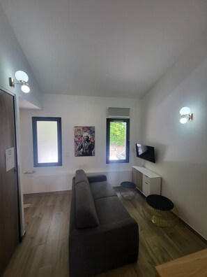 Smart TV, books - Charming new house in Puget-Ville - Ideal with family or friends (Puget-Ville)