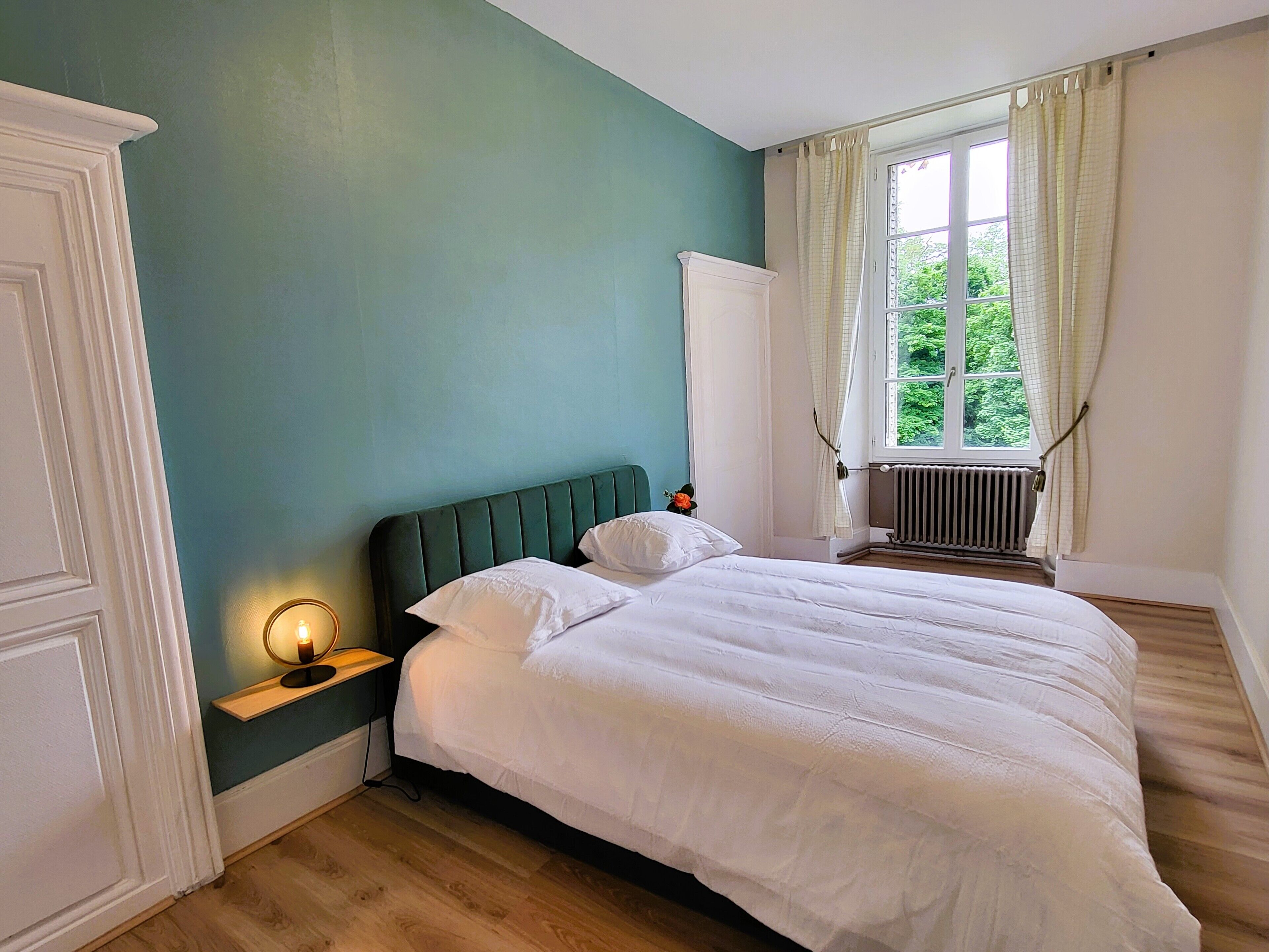 9 bedrooms, bed sheets