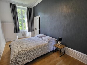 9 bedrooms, bed sheets