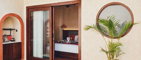 Desk, laptop workspace, iron/ironing board, free WiFi