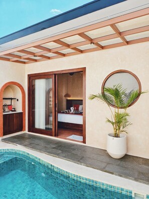 Desk, laptop workspace, iron/ironing board, free WiFi - Allure Villa Yogyakarta (Yogyakarta)