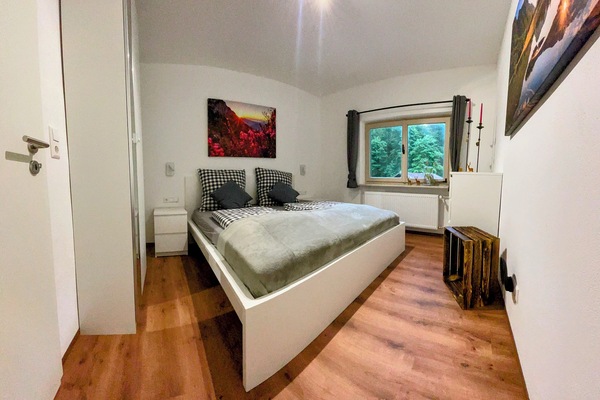 Ferienwohnung 50 qm, mit separatem Eingang, Balkon, 2 Schlafzimmer, Wohnzimmer, Du/WC, max.4 Pers.-Schlafzimmer 1