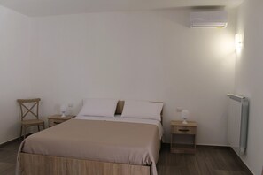 Comfort Quadruple Room, Patio, Garden View | In-room safe, blackout drapes, free WiFi - Tenuta Petra Chiara -Apulian Country B&B (Nardo)