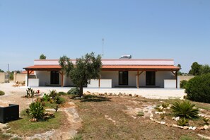 Front of property - Tenuta Petra Chiara -Apulian Country B&B (Nardo)