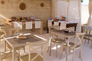 Petit déjeuner buffet compris tous les jours