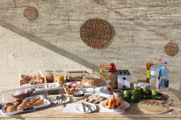 Free daily buffet breakfast